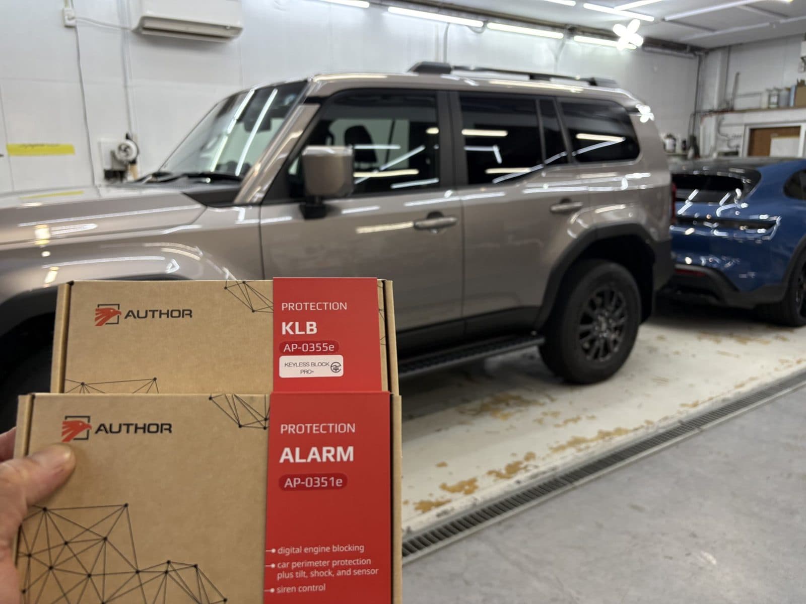 ランドクルーザー250(ブロンズ)に KLB PRO+・IGLA ALARM を取り付けた施工事例|福井市 アニマートカーメンテナンス